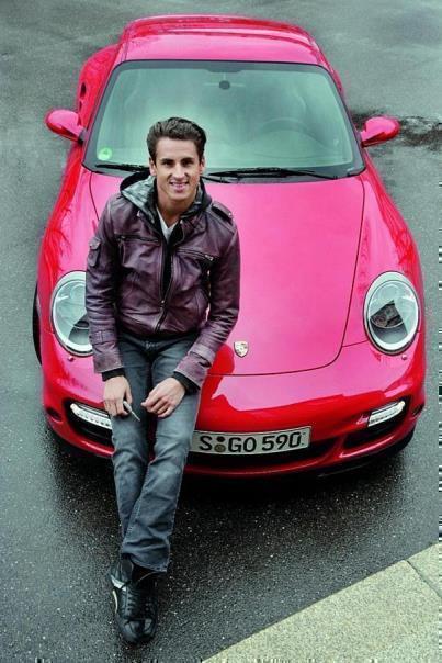 Adrian Sutil ist vom Porsche 911 Turbo begeistert. Foto: Auto-Reporter/Porsche